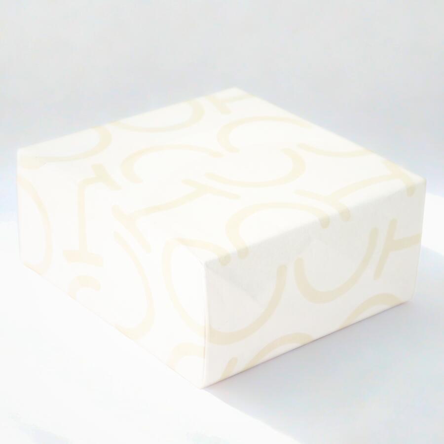 UUHUのラッピング紙で包装したギフトボックス